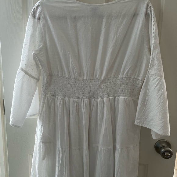 Elegant White V-Neck Maxi Dress - Picture 3 of 5